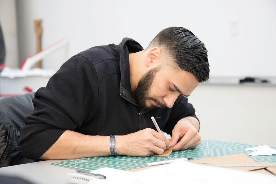 Konzentriertes Arbeiten an einem Projekt